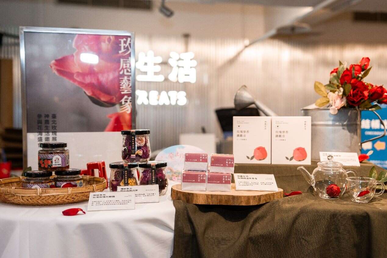 花博MAJI市集的神农生活贩售多样化玫瑰产品（图片来源：台北市政府工务局公园路灯工程管理处）