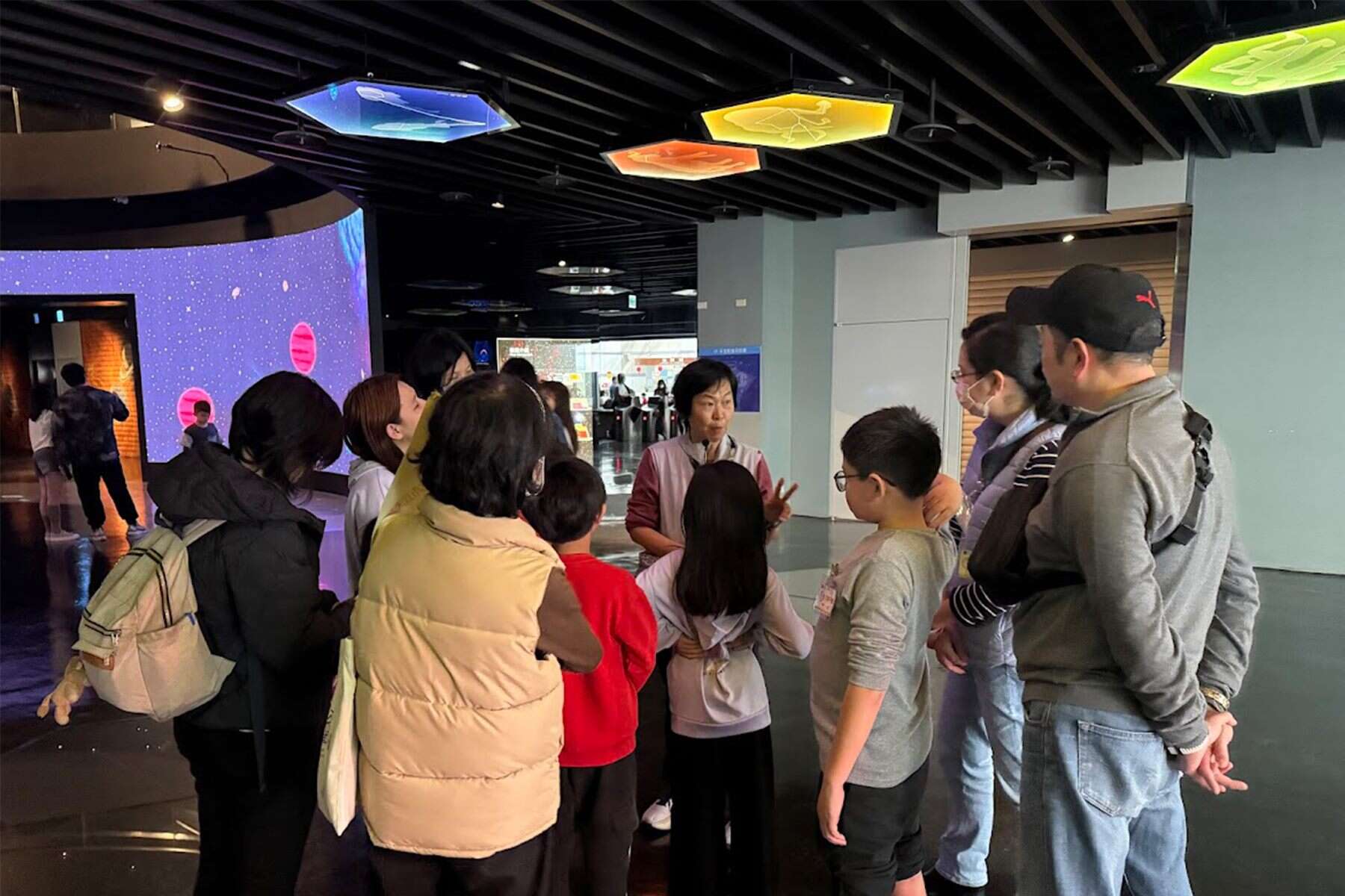 展示場導覽將由專業解說員帶領探索星空之美（圖片來源：臺北市立天文科學教育館）