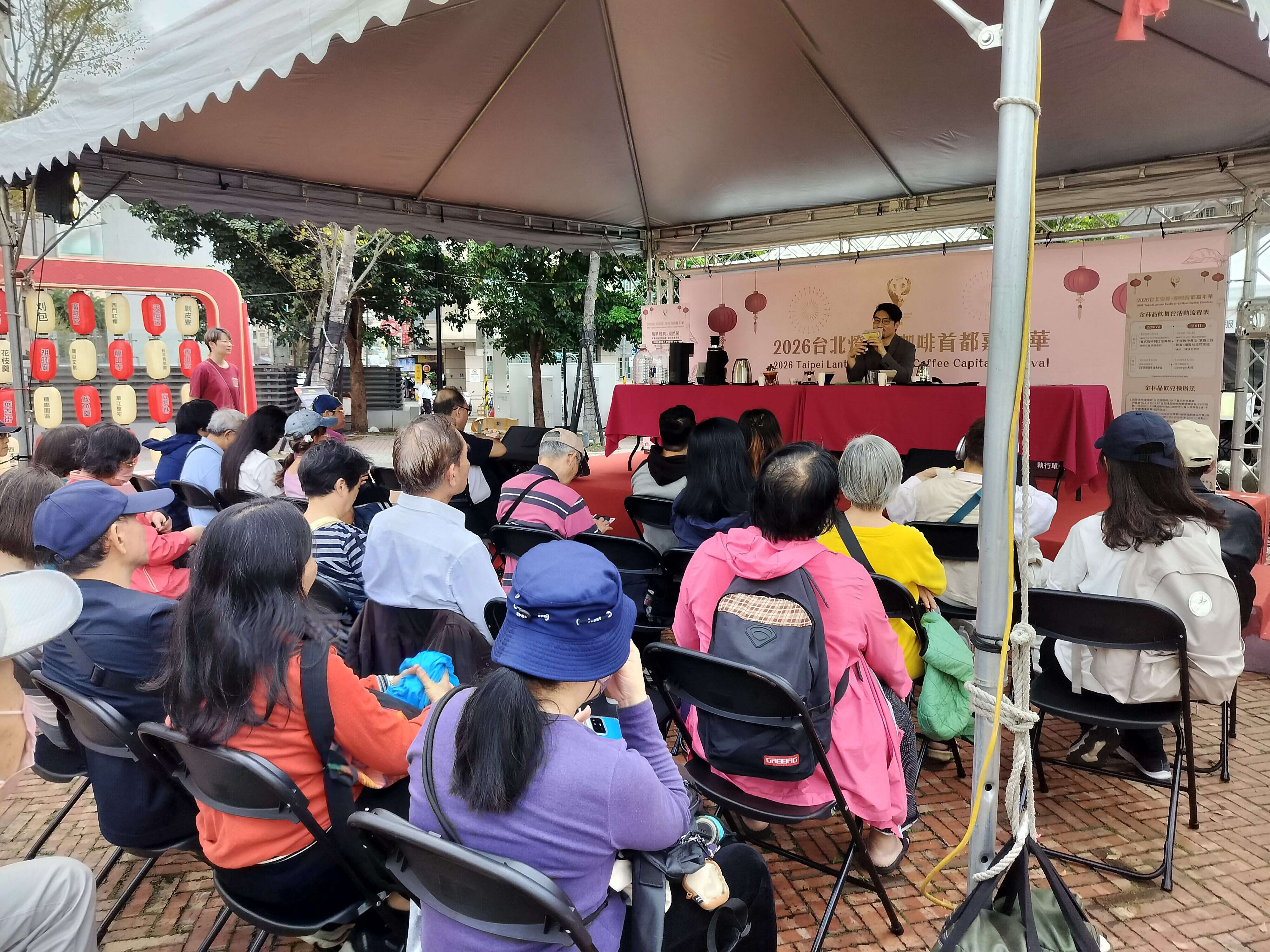 「2026台北燈節・咖啡首都嘉年華」手沖咖啡教學講座反應熱烈。（圖片來源：臺北市政府觀光傳播局）