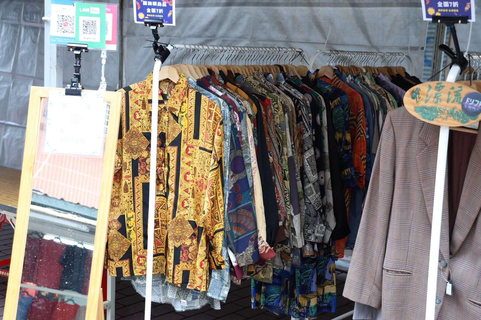 現場多樣復古風格服飾，好買好逛更好拍（圖片來源：臺北市商業處）