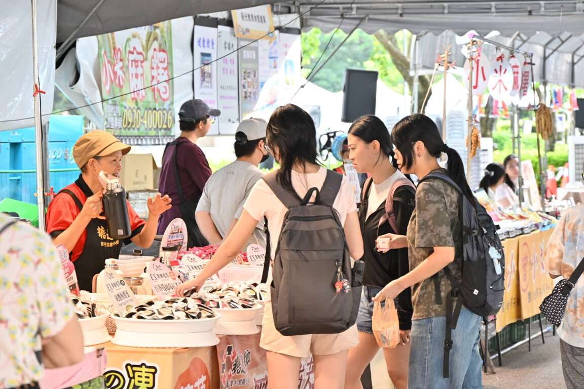 民众游逛好物市集（图片来源：台北市商业处）