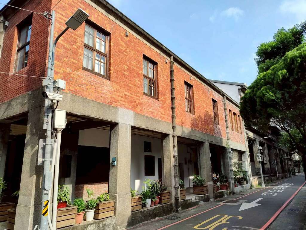 大同16號廣場旁的百年貴德街,更堪稱臺北近代化歷程的重要見證（圖片來源：臺北市政府工務局公園路燈工程管理處）