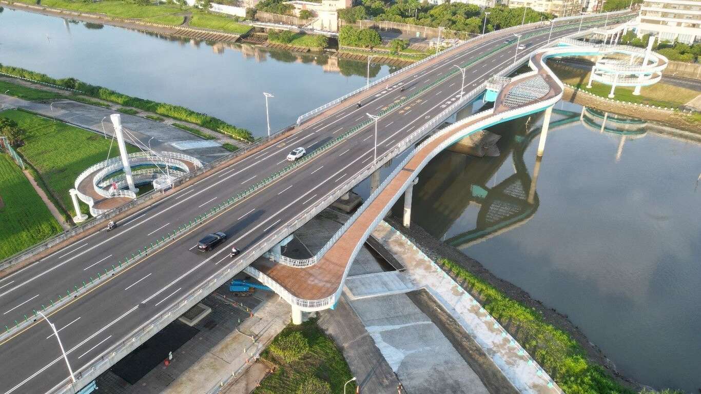 民權大橋景觀橋下游側鳥瞰照（圖片來源：臺北市政府工務局新建工程處）