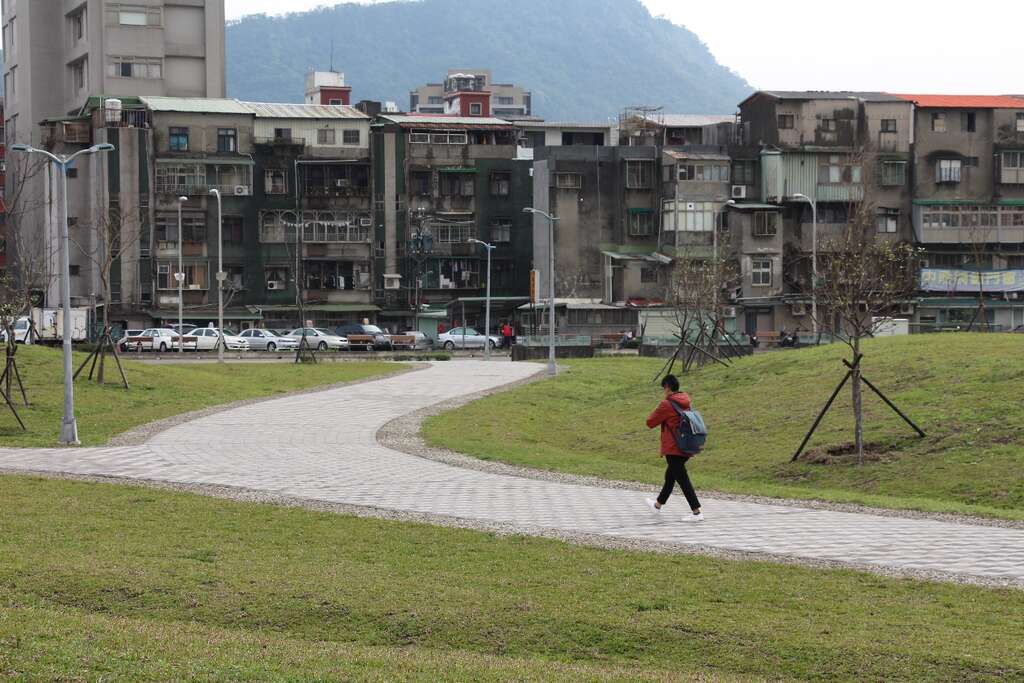 圖5-曲線步道增加穿越的便利性