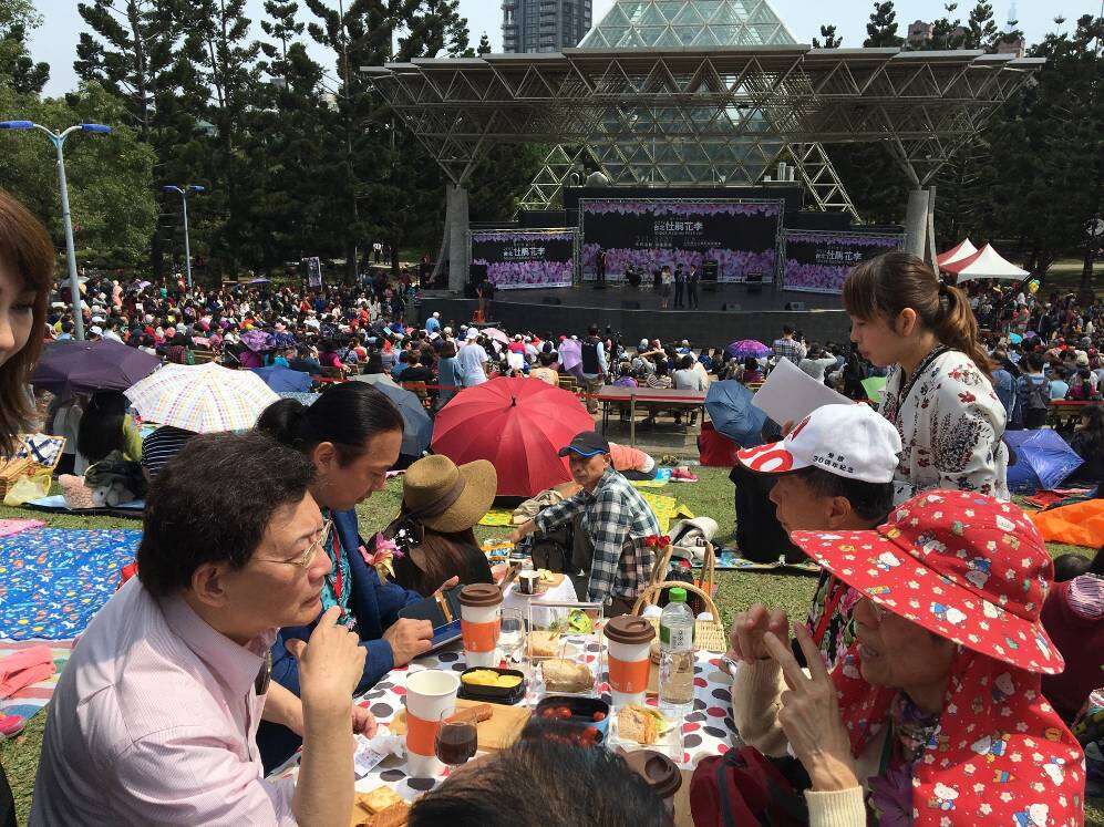 (图4)杜鹃花季音乐会吸引无数民众参与