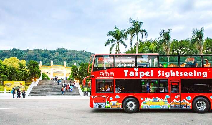 Double-Decker Sightseeing Buses Brighten the Streets<BR> Taipei Viewing – New Heights & Breezy Rides