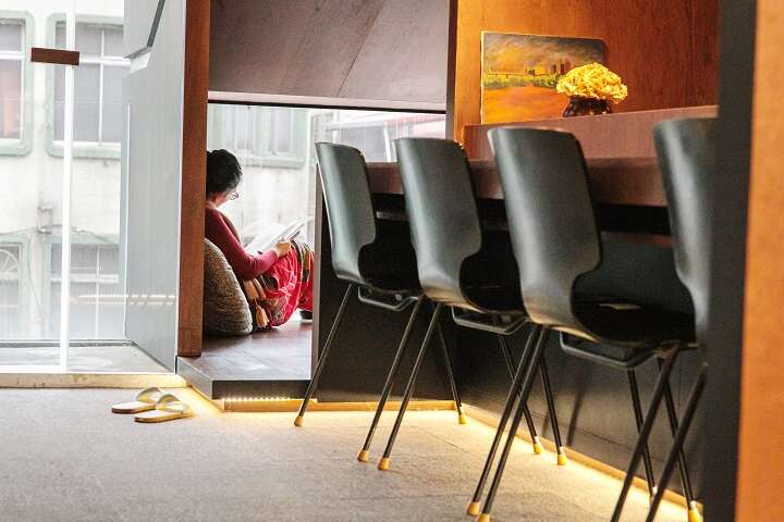 A Utopia for Bibliophiles<br> Reading in Old Houses