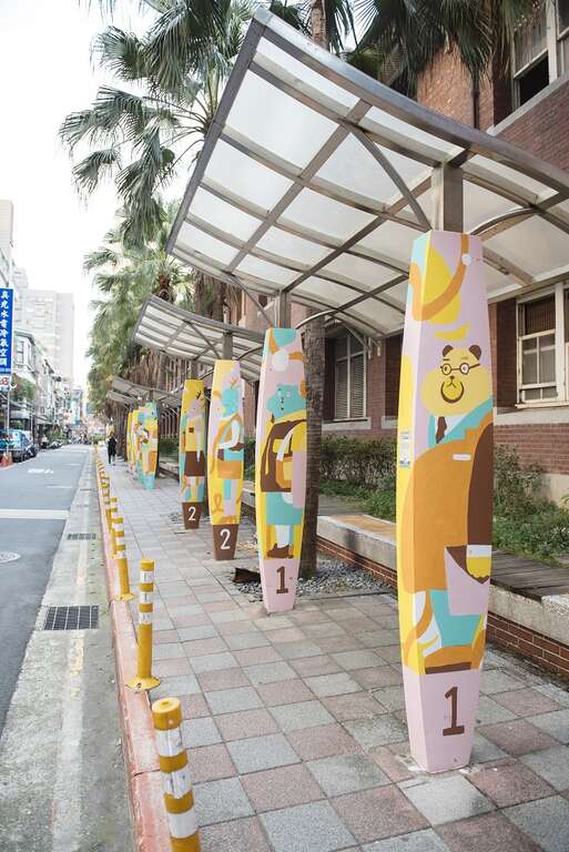 Roiling Graffiti Art<br> Meandering a Street & Film Graffiti Landscape