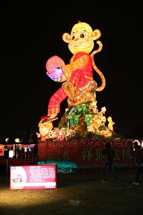 TAIPEI 夏季号 2016 Vol.06　華やかな輝きを支える技    ランタン職人‧陳祖栄