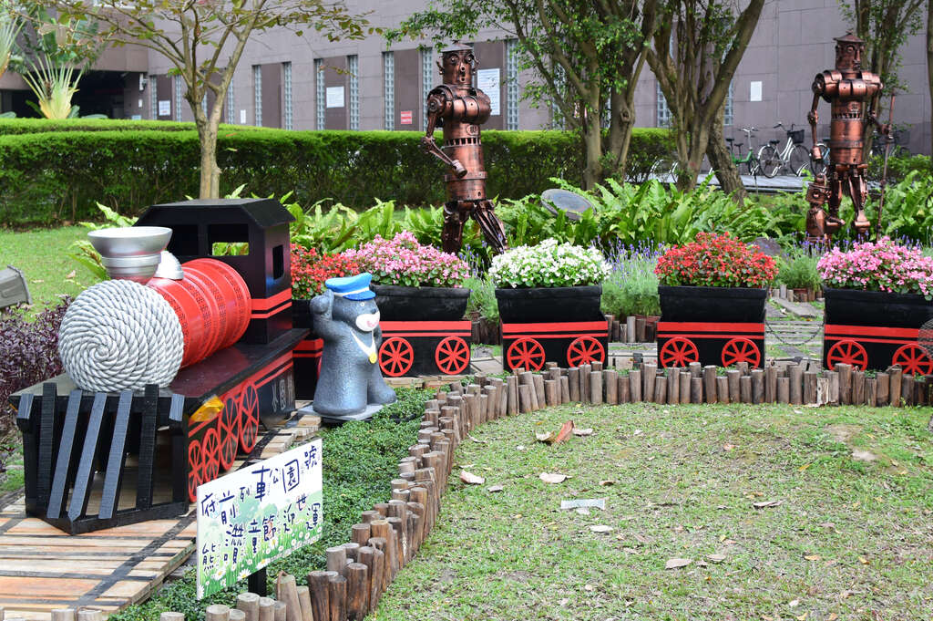 圖4. 公園號列車滿載美麗的海棠花