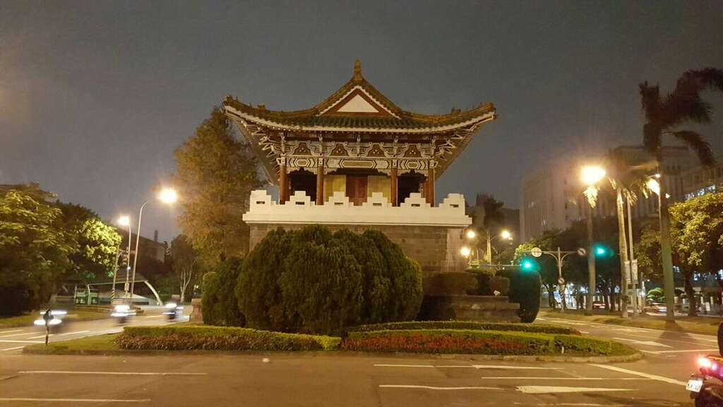 相片3-南门(丽正门)现况夜景