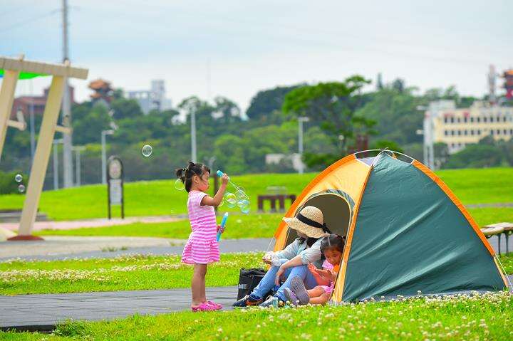 TAIPEI SUMMER 2017 Vol.08 Fun by the River! Treat Yourself at Taipei’s Riverside Park