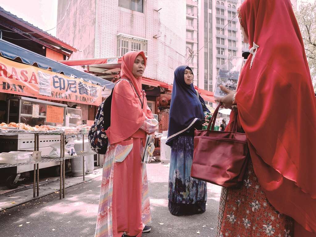 北平西路是台北着名的「印尼街」，有许多贩卖印尼美食、生活用品的商店。