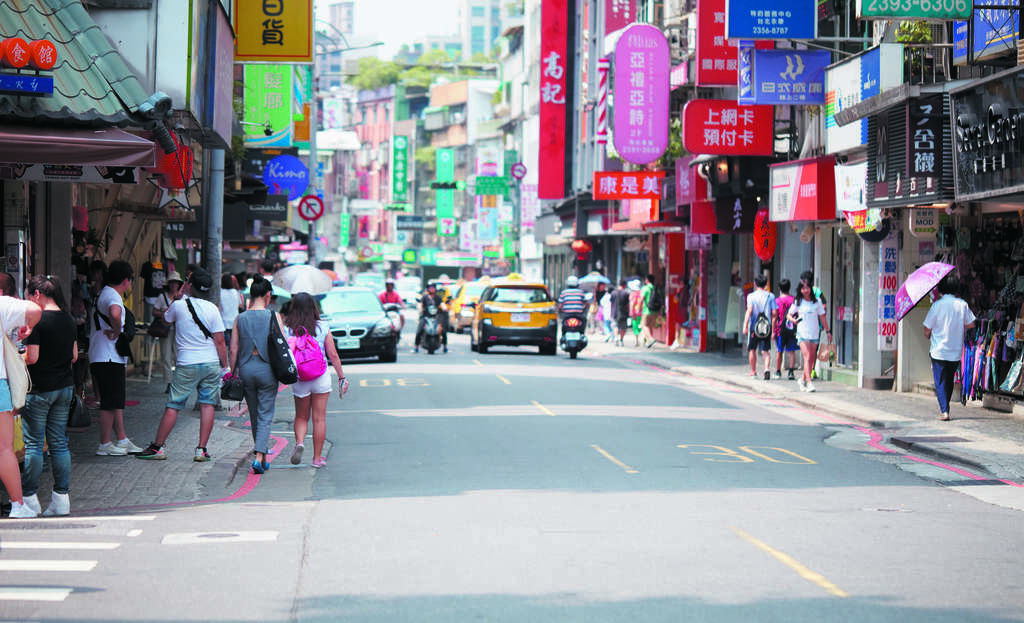 永康街现在成为着名的美食、文创区域，国内外游客络绎不绝。（摄影／林宜贤）