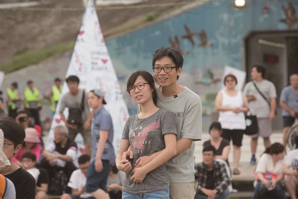 台北河岸音樂季的浪漫氣氛，適合情侶一同前來聆聽。（攝影╱林煒凱）
