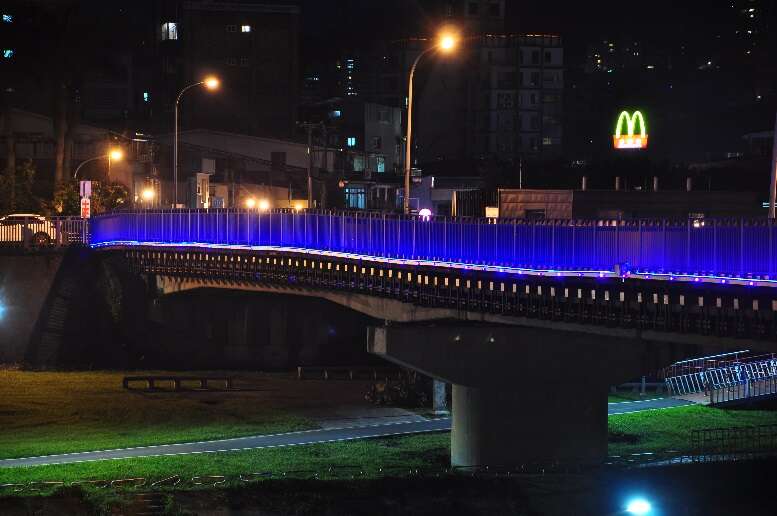 相片1：道南桥照明妆点夜景