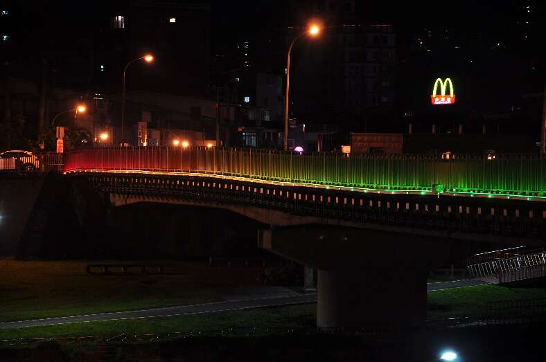 相片2：道南橋照明妝點夜景