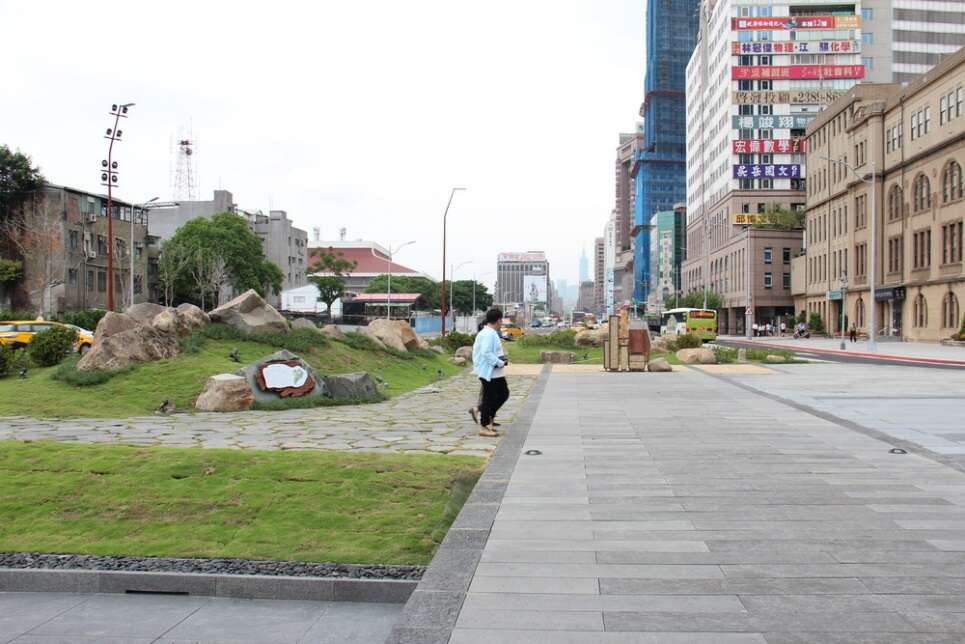 照片19.西区门户计画改造可由广场往东看见101大楼