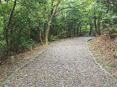 Wuzhi Mountain System: Daluntoushan and Dalunweishan Hiking Trail