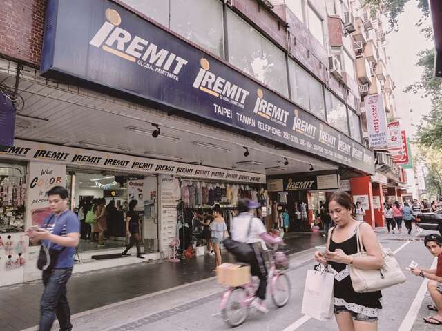 Southeast Asian immigrants and workers often gather in this area forming a kind of business circle with a special atmosphere. (Photo of Sec. 3, Zhongshan N. Rd., Xu Bin)