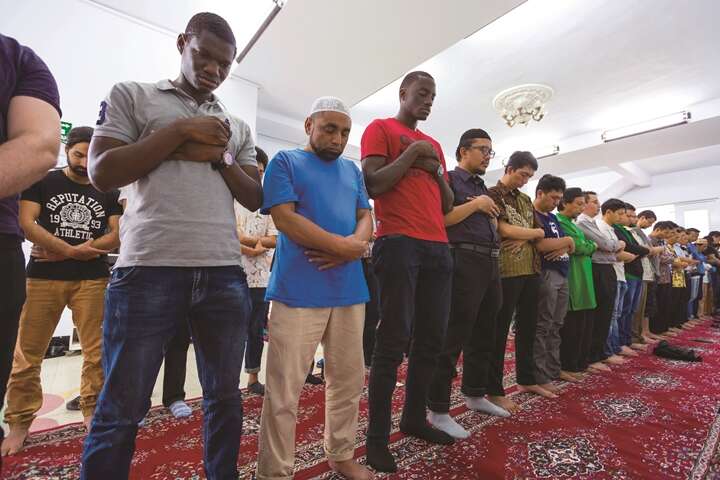 New immigrants seek peace of mind at their place of worship. (Photo: Yang Zhiren)