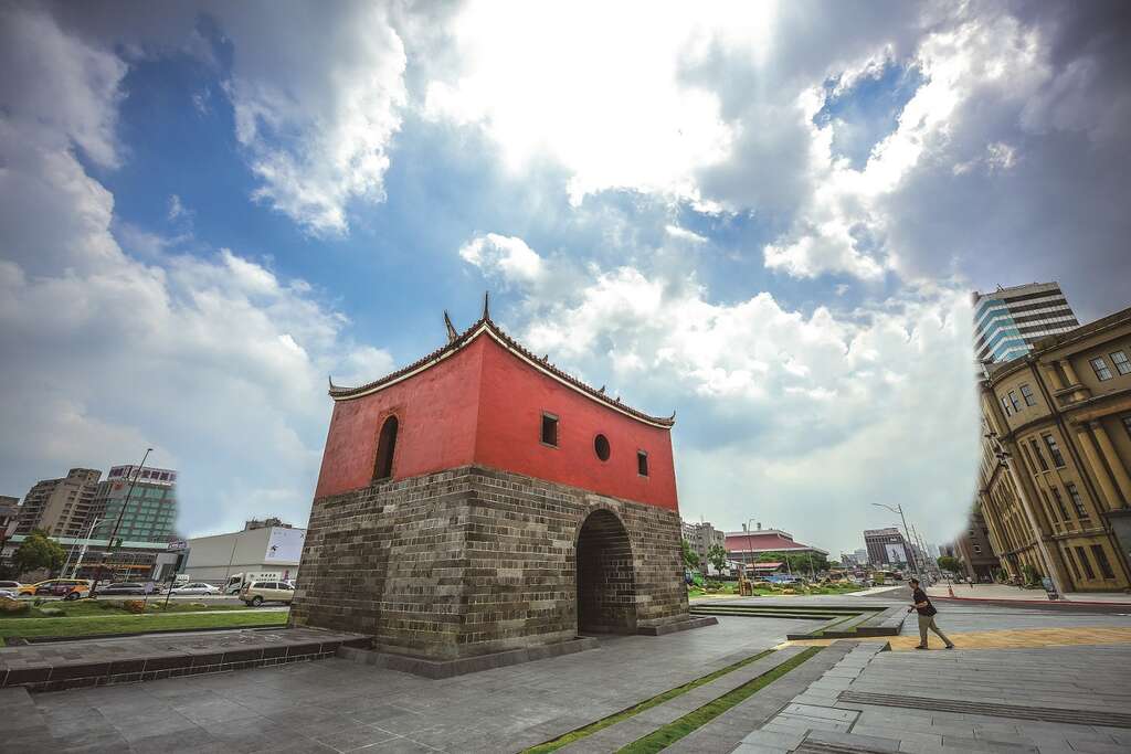 台北画刊106年9月第596期—历史与记忆的重生与再造　北门X建成圆环　风华再现