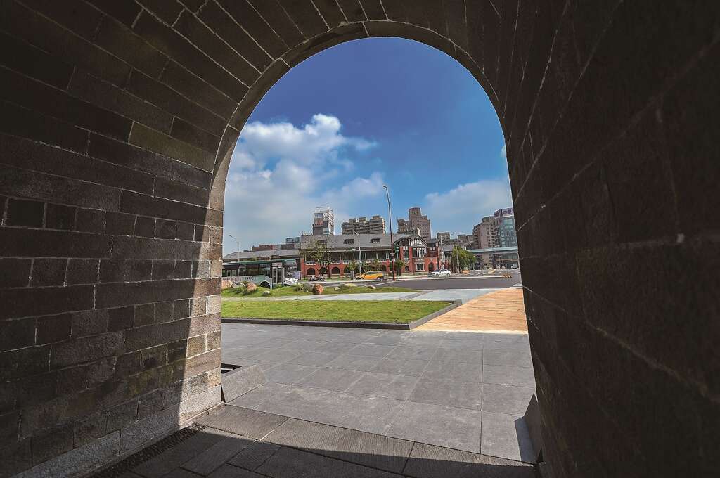 台北画刊106年9月第596期—历史与记忆的重生与再造　北门X建成圆环　风华再现