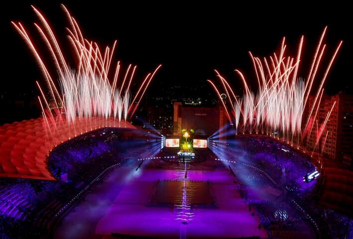 開会式クライマックスでは台北陸上競技場全体を包み込むように花火が上げられ、来場者は間近で感動的なシーンを体感しました。（写真／2017台北ユニバーシアード組織委員会）
