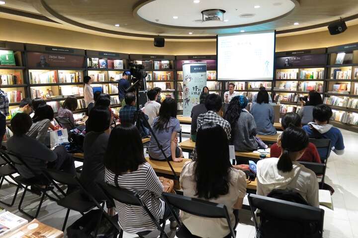 台北ポエトリーフェスティバルは毎年国内外から多くの詩人を招待し、愛好家たちに交流の場を提供しています。