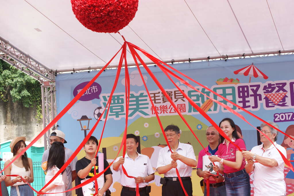 图3. 开幕彩球