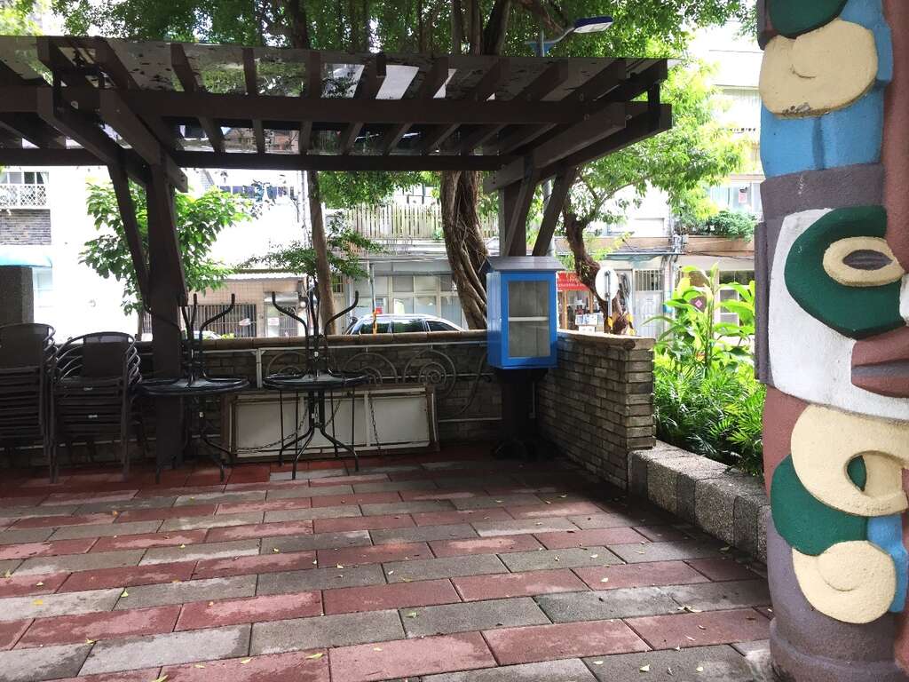 圖4、獨家打造的書屋，增添復華公園書香氣息
