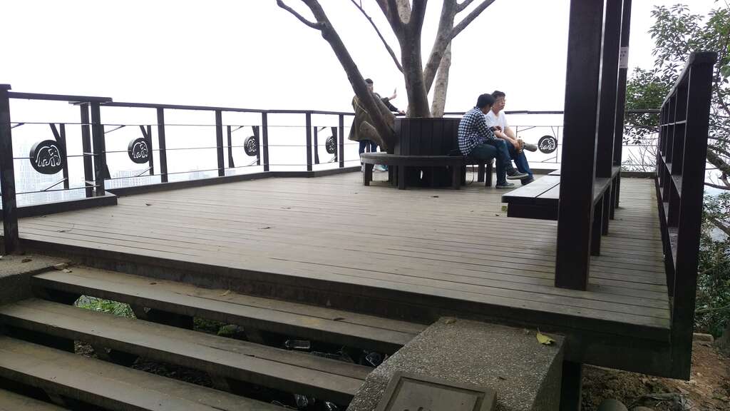 坐在摄影平台享受凉风让人怡然自得。