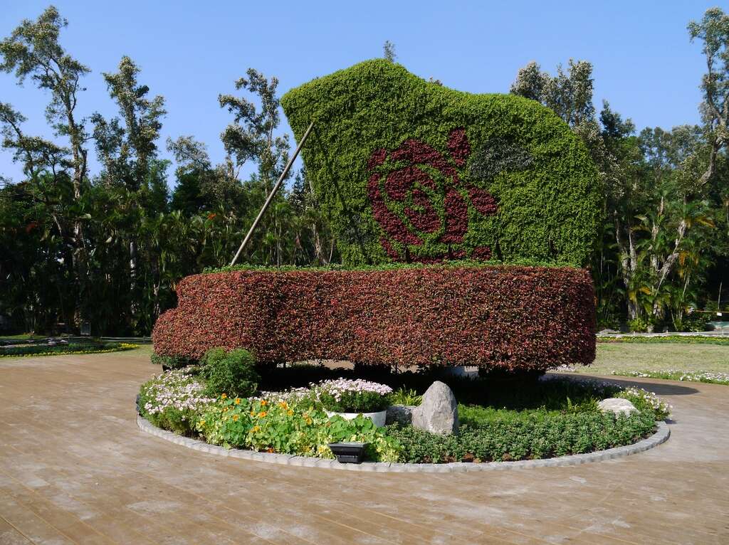 钢琴绿雕近景(二)