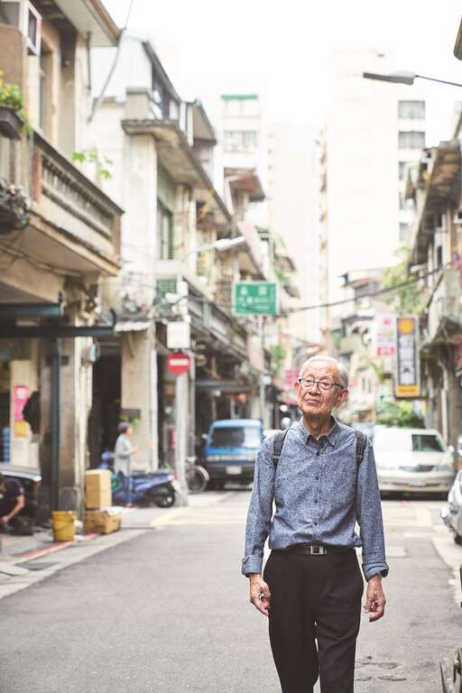 台大哲學系教授李日章在赤峰街度過他的童年。