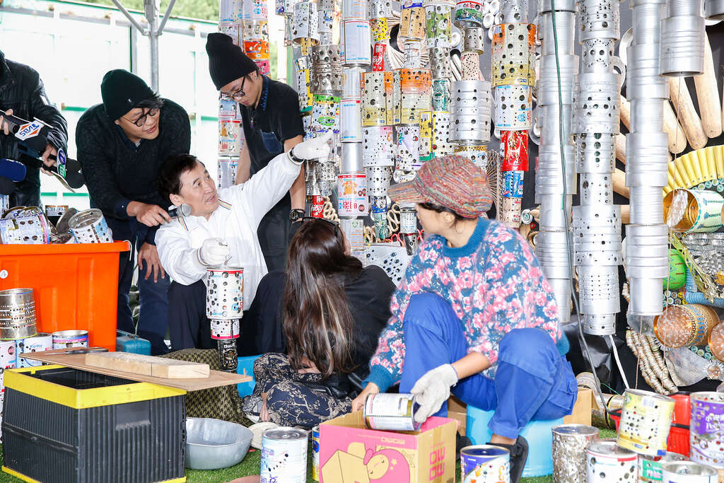 副市长陈景峻探班台北灯节制作团队 环保素材大变身 展现创意巧思