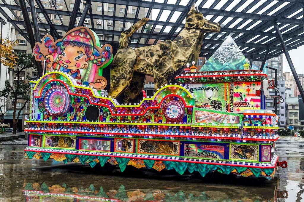 Taipei Lantern Fest: Parade Lantern Combines Temple Elements and Graffiti Culture