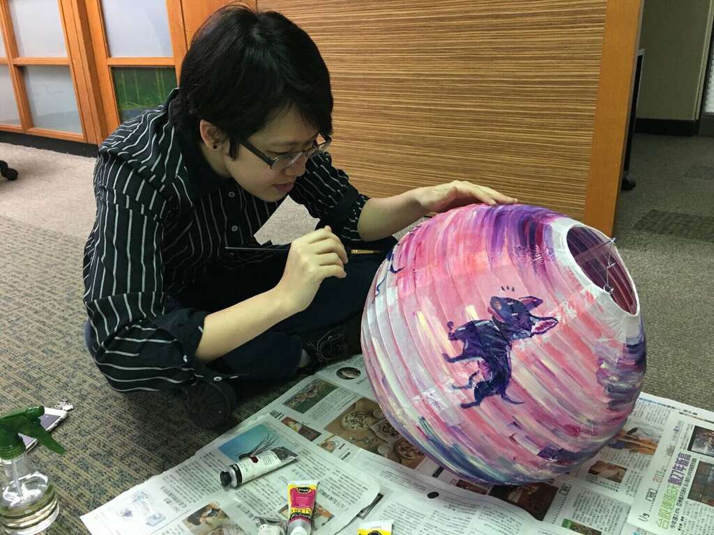 行者藝術設計浪浪彩繪燈為流浪動物發聲