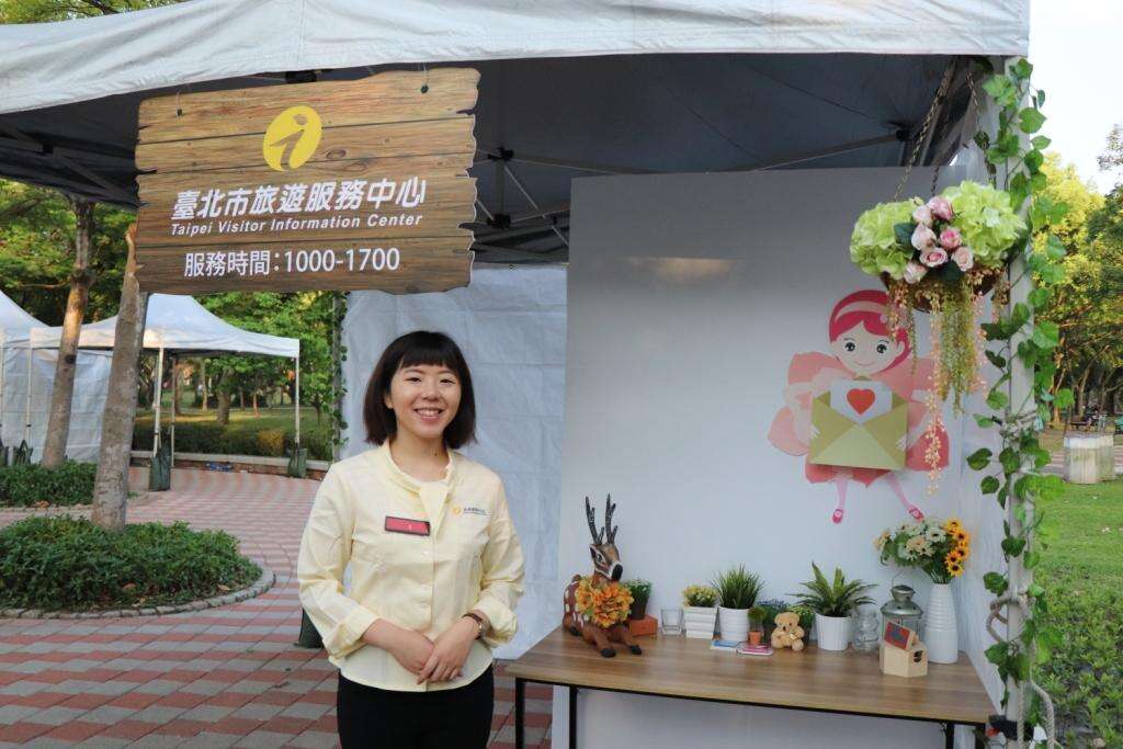 行動旅服一日快閃千人野餐音樂會   免費代寄明信片傳遞幸福